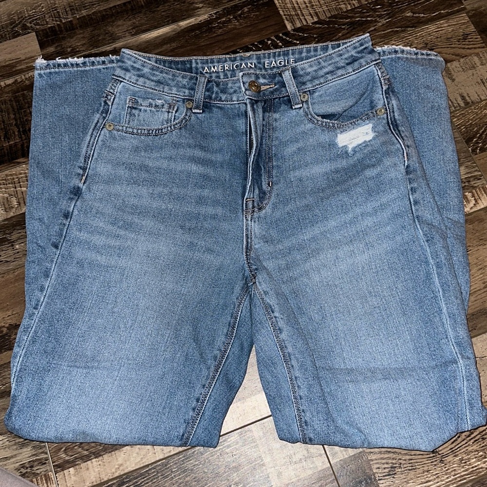 American eagle mom jeans 
Size 0 regular